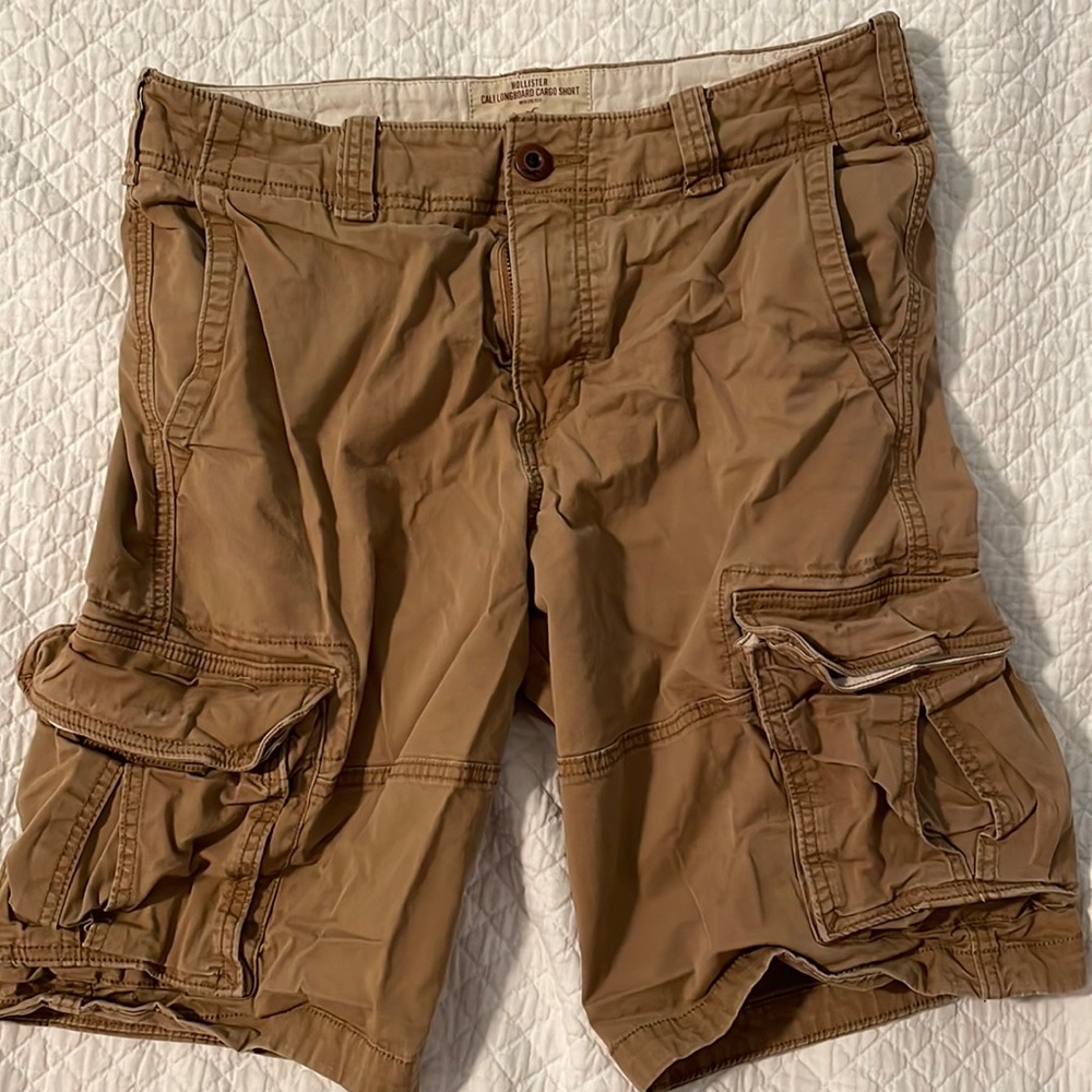 Hollister Cargo Khaki Shorts size 30